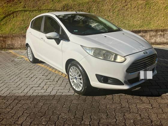 FORD FIESTA 1.6 TITANIUM HATCH 16V FLEX 4P POWERSHIFT FORD FIESTA 1.6 TITANIUM HATCH 16V FLEX 4P POWERSHIFT